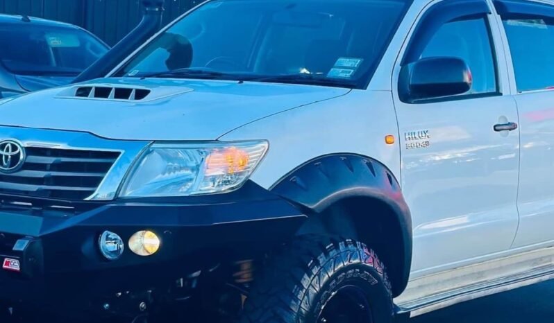 
								2012 Toyota Hilux SR full									