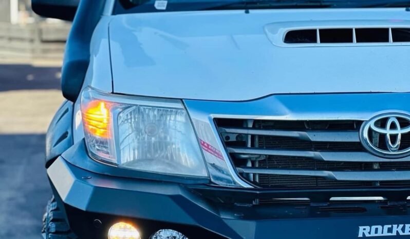 
								2012 Toyota Hilux SR full									