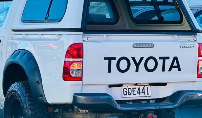 
								2012 Toyota Hilux SR full									
