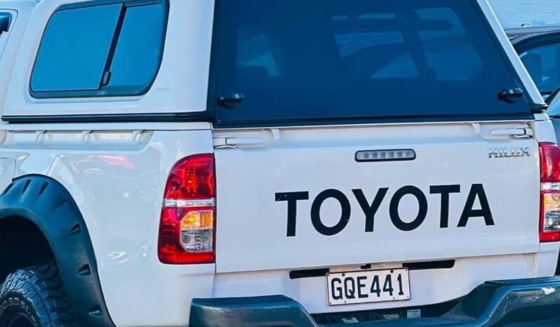 
								2012 Toyota Hilux SR full									