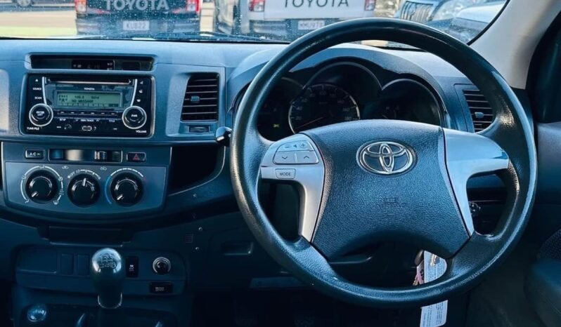 
								2012 Toyota Hilux SR full									