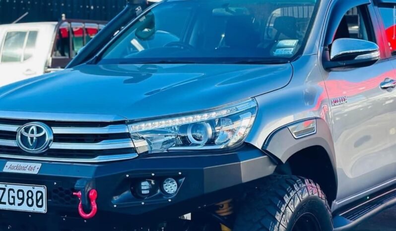 
								2016 Toyota Hilux SR5 full									