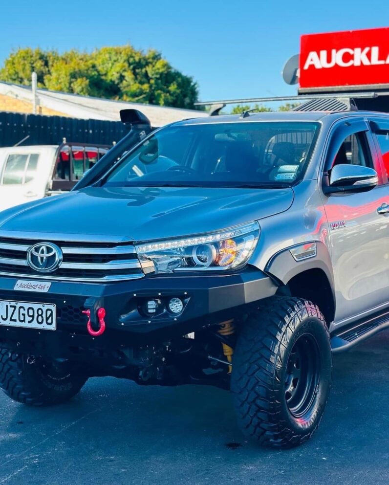 
								2016 Toyota Hilux SR5 full									