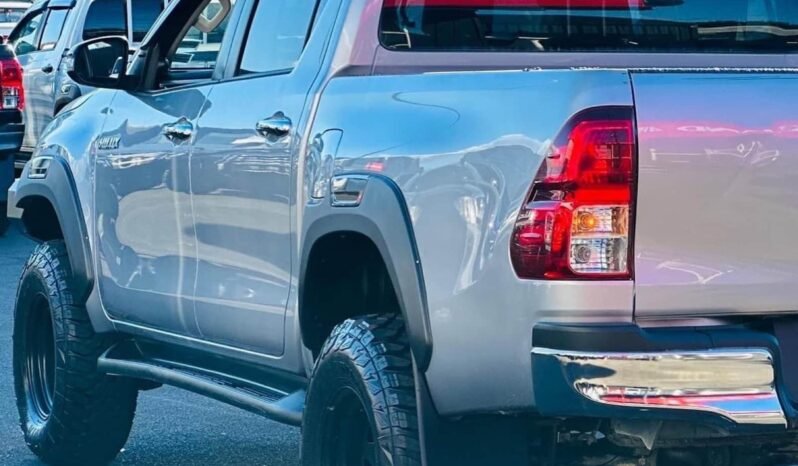 
								2016 Toyota Hilux SR5 full									