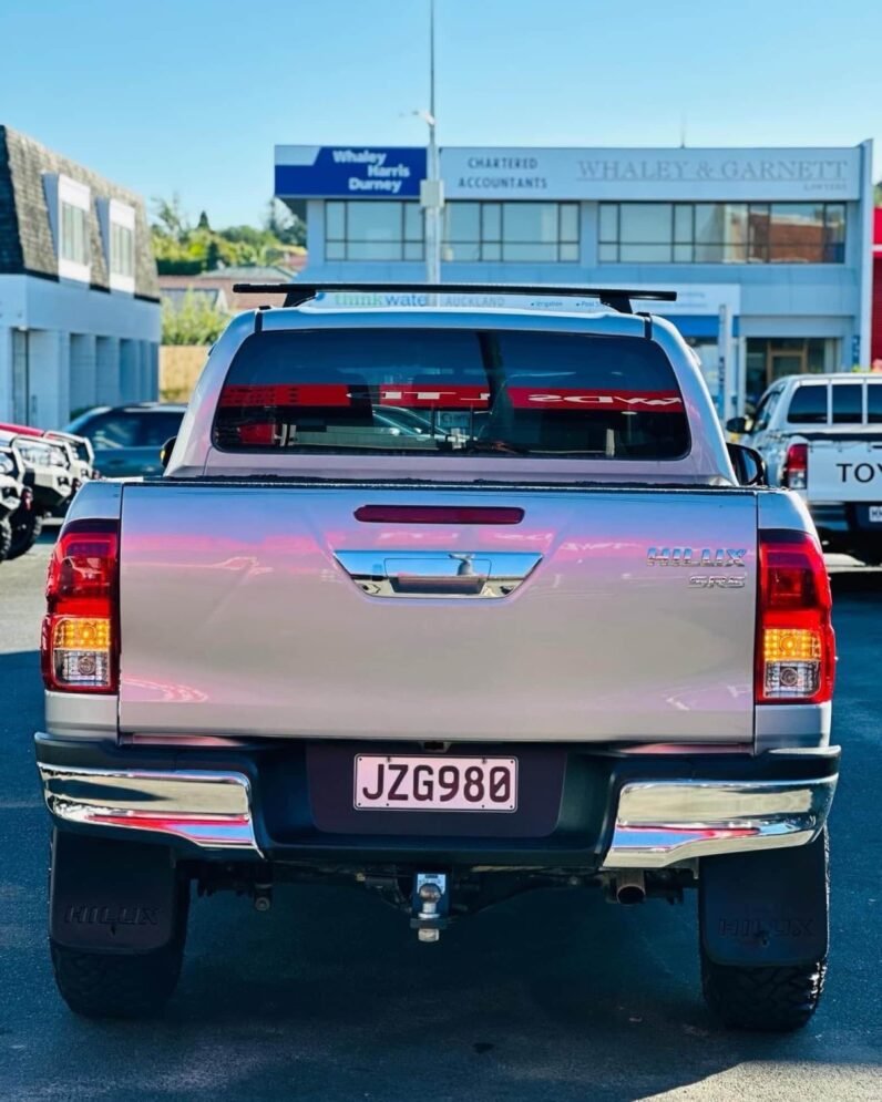 
								2016 Toyota Hilux SR5 full									
