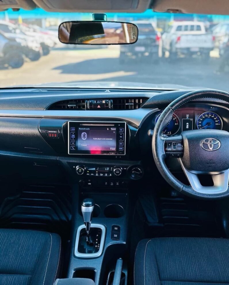 
								2016 Toyota Hilux SR5 full									