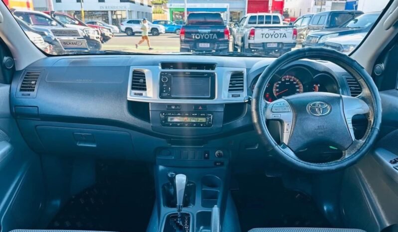 
								2013 Toyota Hilux SR5 full									