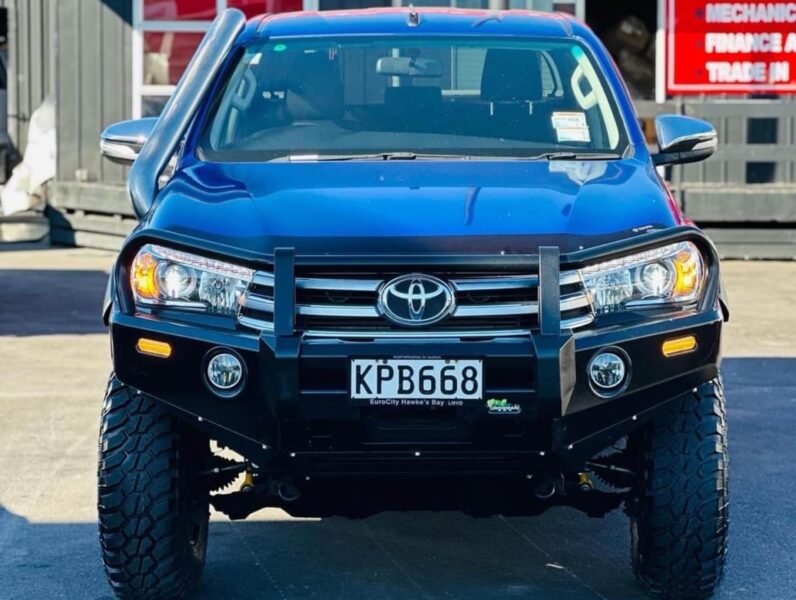 
								2017 Toyota Hilux SR5 full									