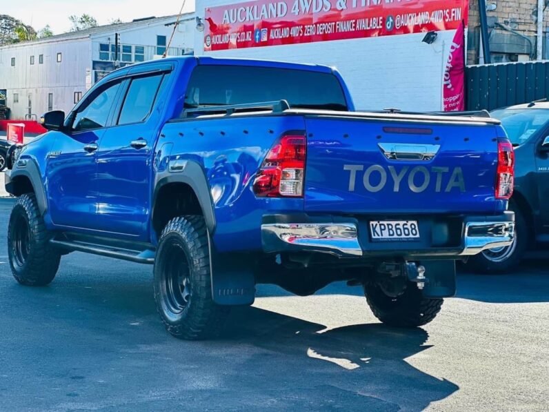 
								2017 Toyota Hilux SR5 full									
