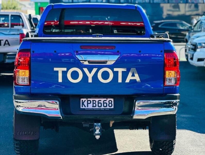
								2017 Toyota Hilux SR5 full									