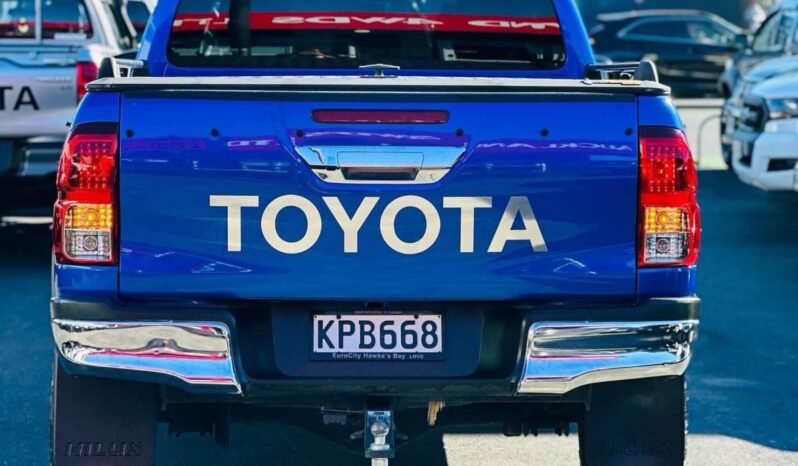 
								2017 Toyota Hilux SR5 full									