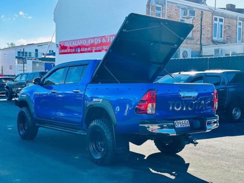 
								2017 Toyota Hilux SR5 full									