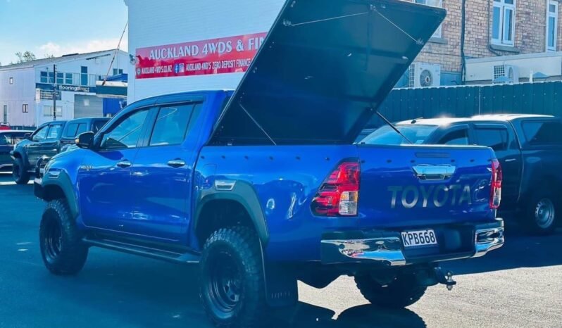 
								2017 Toyota Hilux SR5 full									