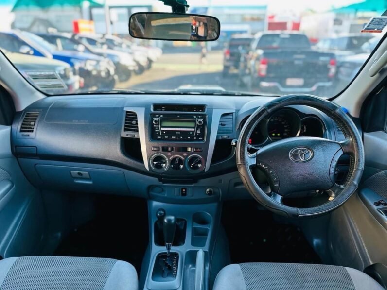 
								2009 Toyota Hilux SR5 full									