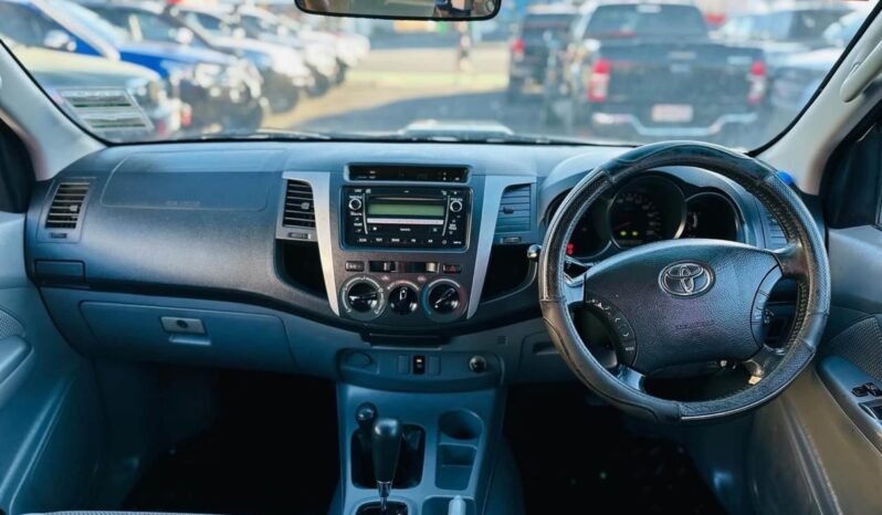 
								2009 Toyota Hilux SR5 full									