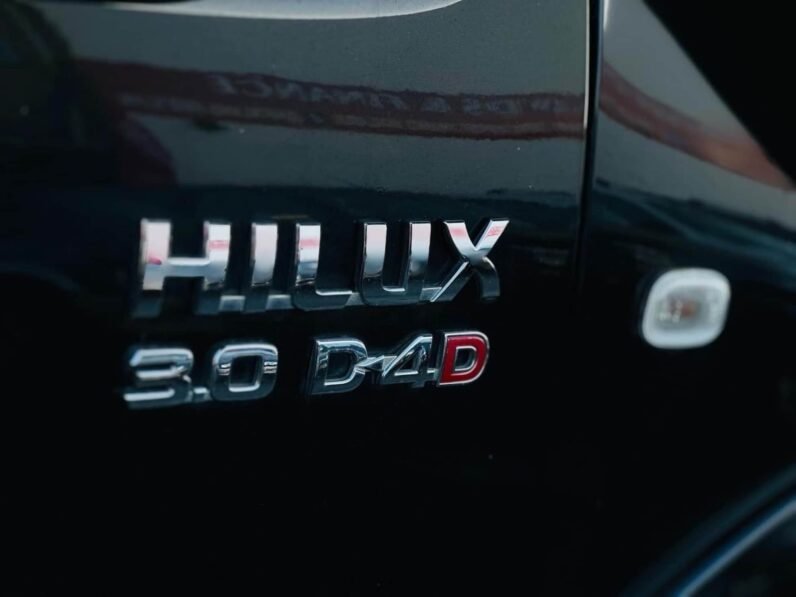 
								2009 Toyota Hilux SR5 full									