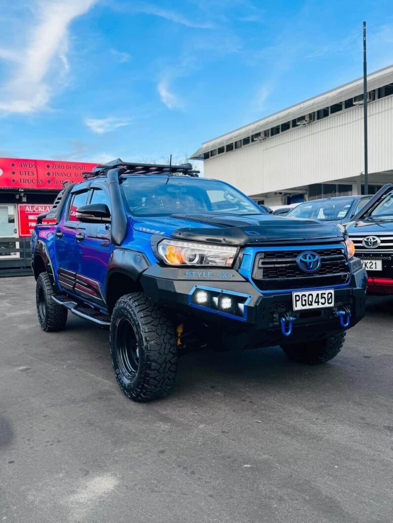 
								2018 Toyota Hilux SR5 full									