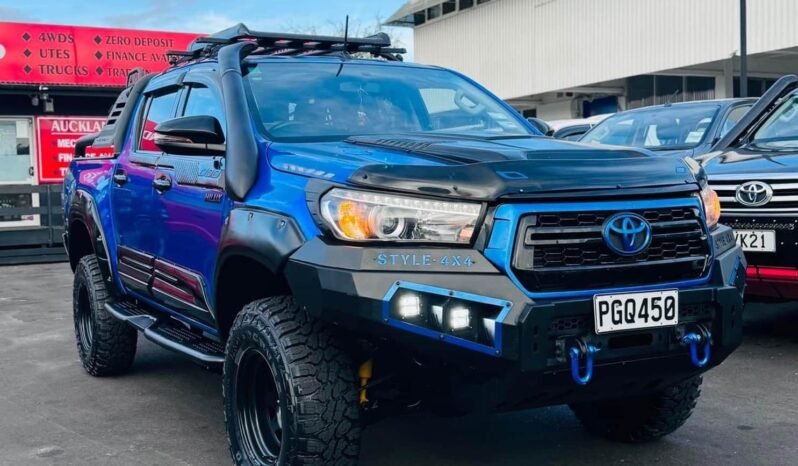 
								2018 Toyota Hilux SR5 full									