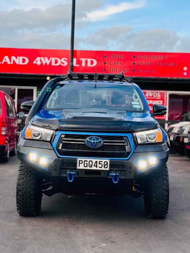 
								2018 Toyota Hilux SR5 full									