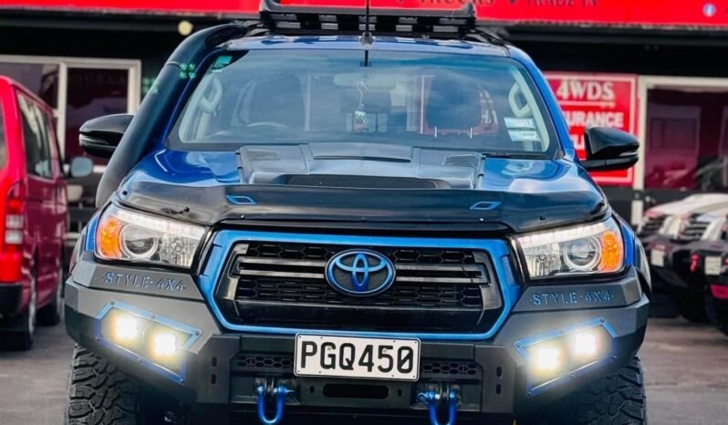 
								2018 Toyota Hilux SR5 full									