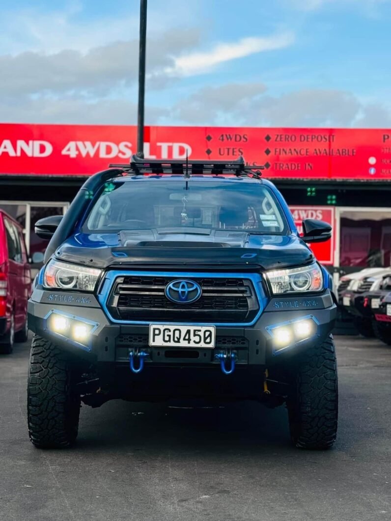 
								2018 Toyota Hilux SR5 full									