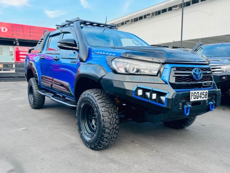 
								2018 Toyota Hilux SR5 full									