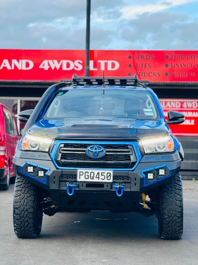 
								2018 Toyota Hilux SR5 full									