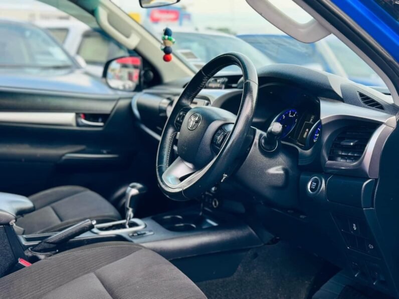 
								2018 Toyota Hilux SR5 full									