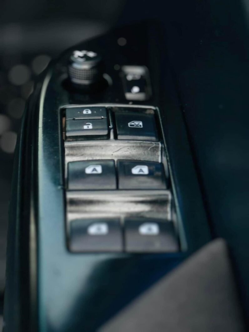 
								2018 Toyota Hilux SR5 full									