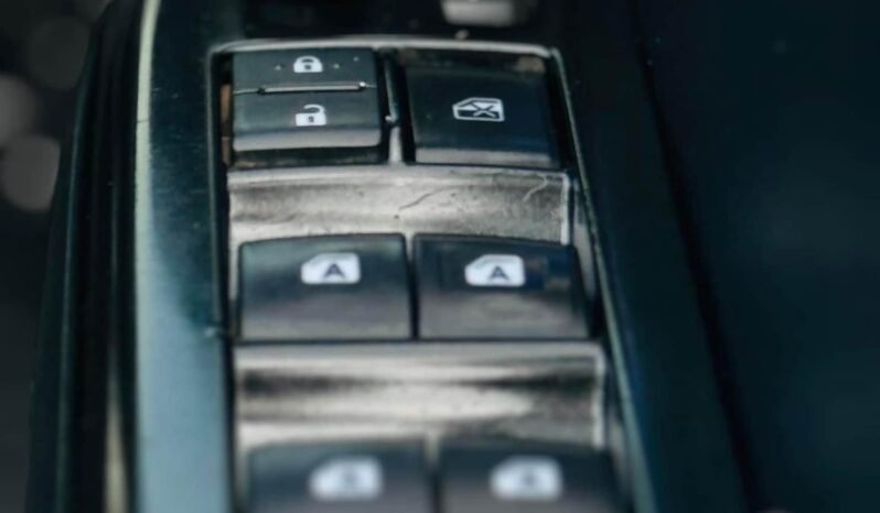 
								2018 Toyota Hilux SR5 full									