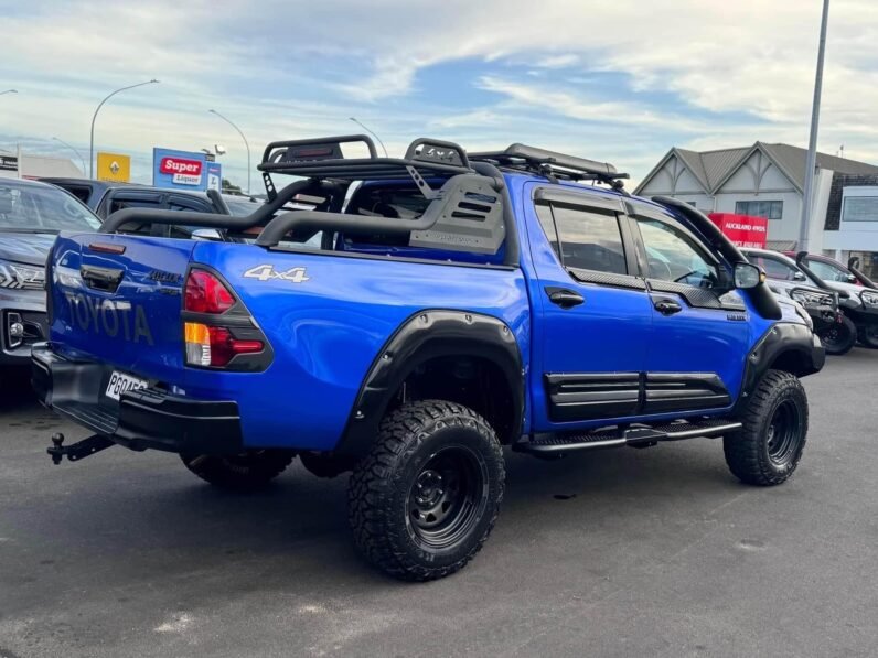 
								2018 Toyota Hilux SR5 full									