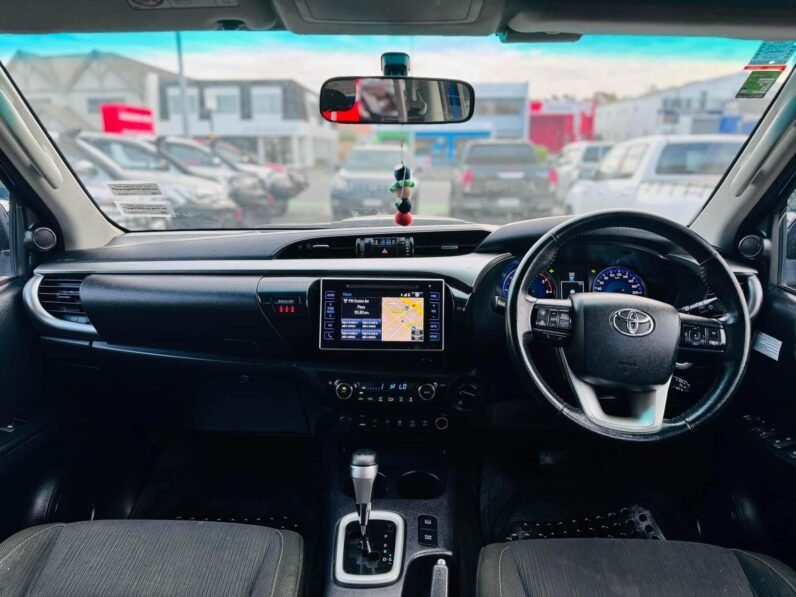 
								2018 Toyota Hilux SR5 full									