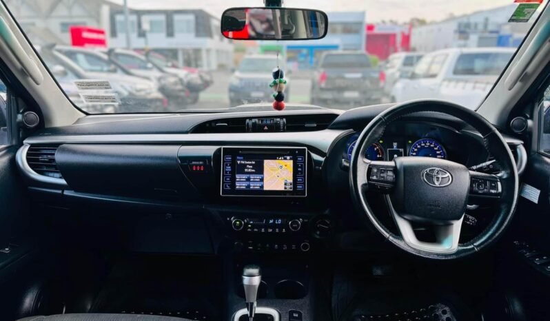 
								2018 Toyota Hilux SR5 full									