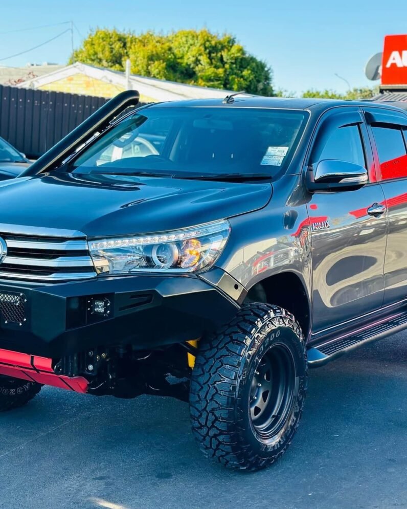 
								2016 Toyota Hilux  SR5 full									