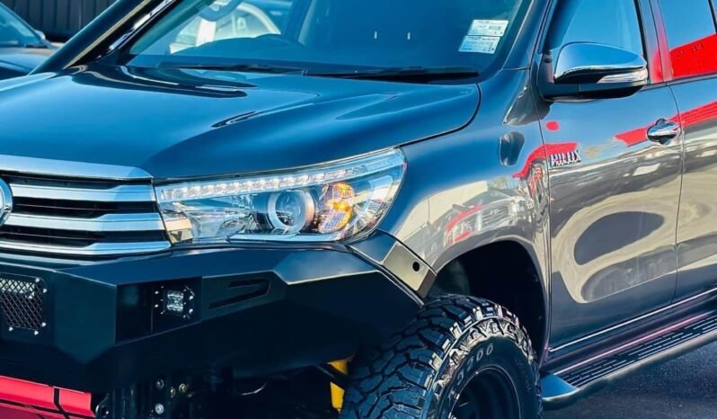 
								2016 Toyota Hilux  SR5 full									