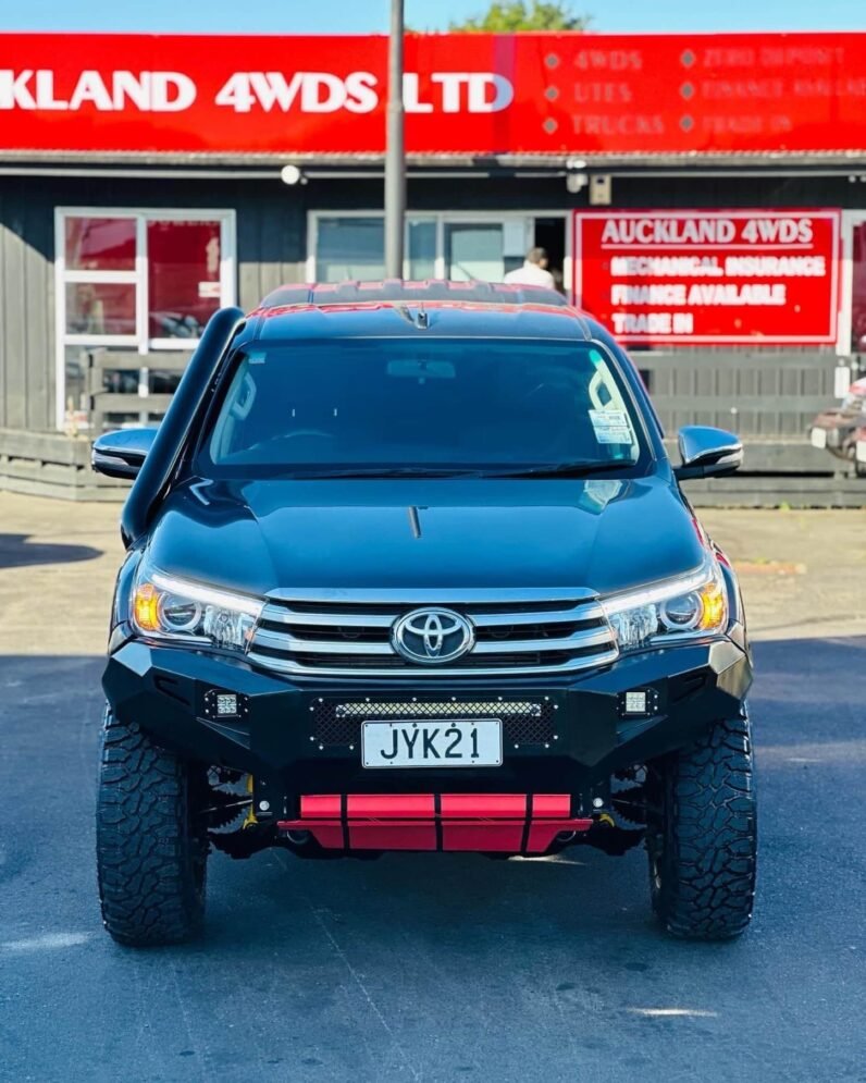 
								2016 Toyota Hilux  SR5 full									