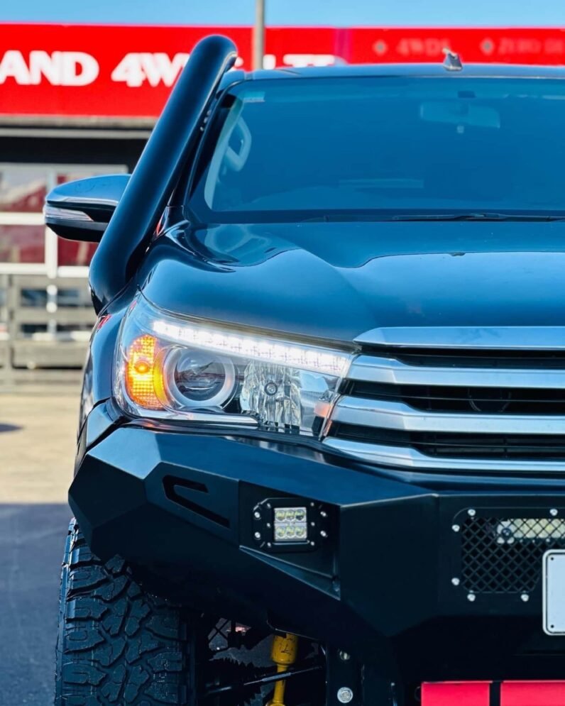 
								2016 Toyota Hilux  SR5 full									