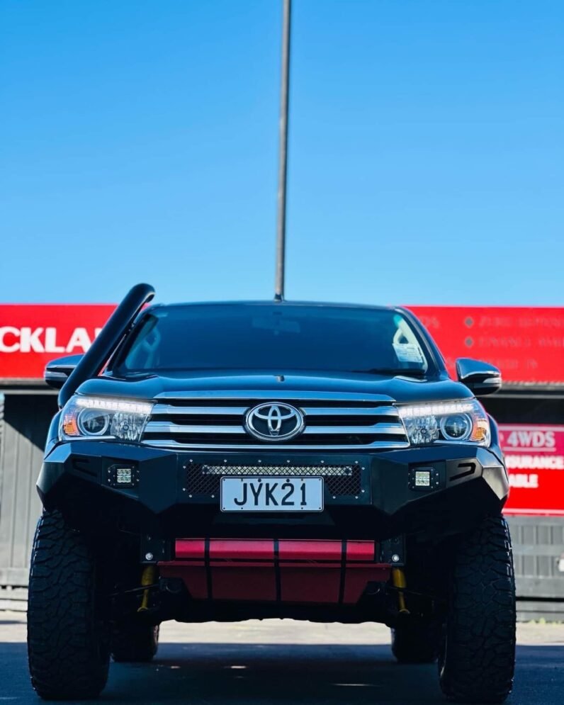 
								2016 Toyota Hilux  SR5 full									