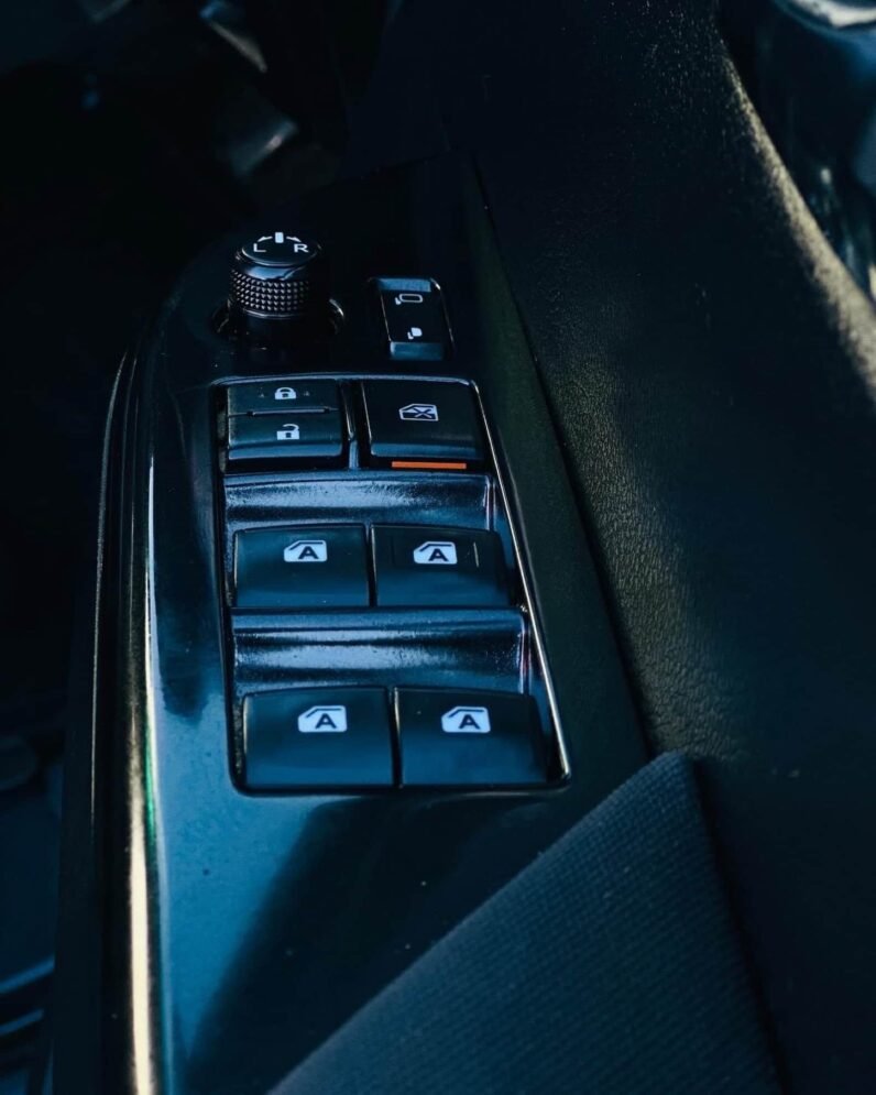 
								2016 Toyota Hilux  SR5 full									