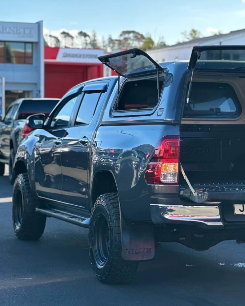 
								2016 Toyota Hilux  SR5 full									