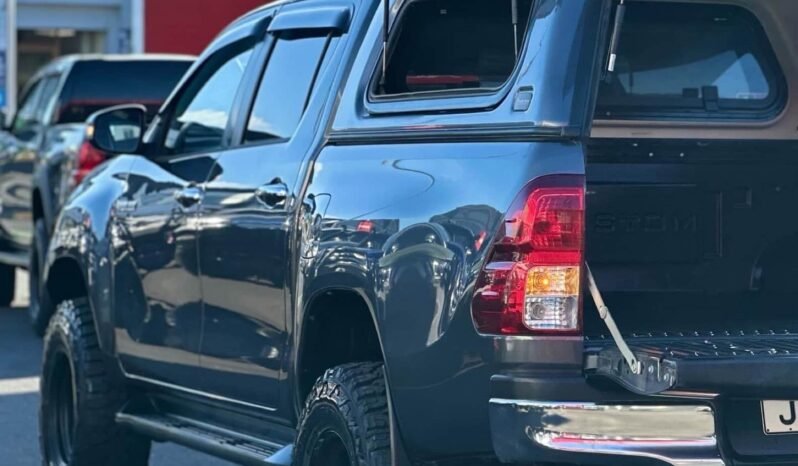 
								2016 Toyota Hilux  SR5 full									