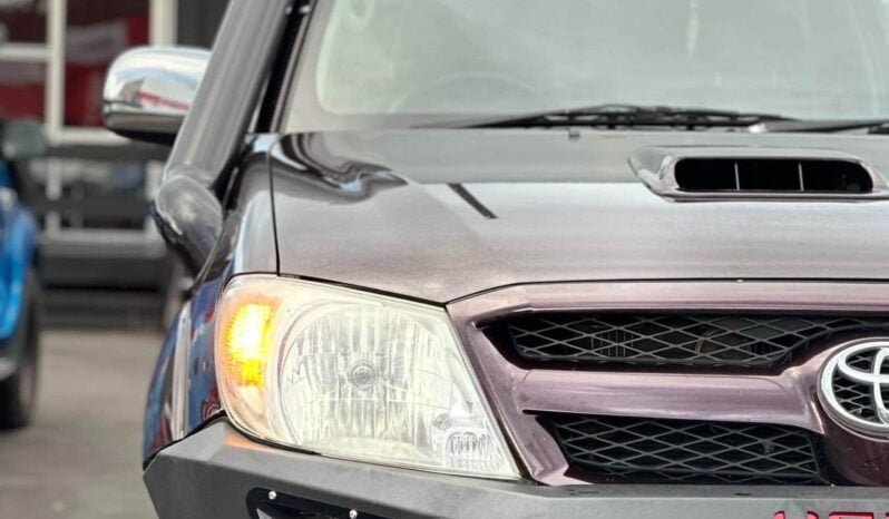 
								Toyota Hilux 2006 SR5 full									