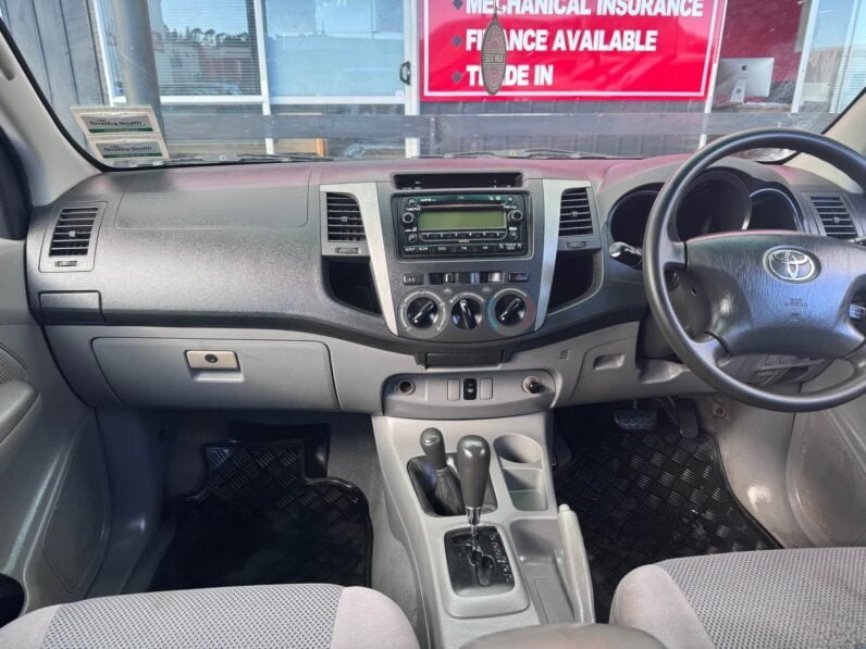 
								Toyota Hilux 2006 SR5 full									