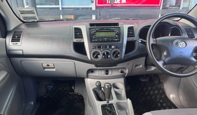 
								Toyota Hilux 2006 SR5 full									