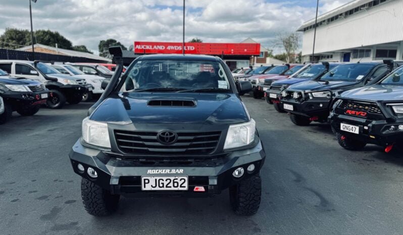 
								2005 Toyota Hilux full									