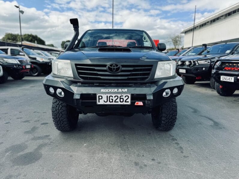 
								2005 Toyota Hilux full									