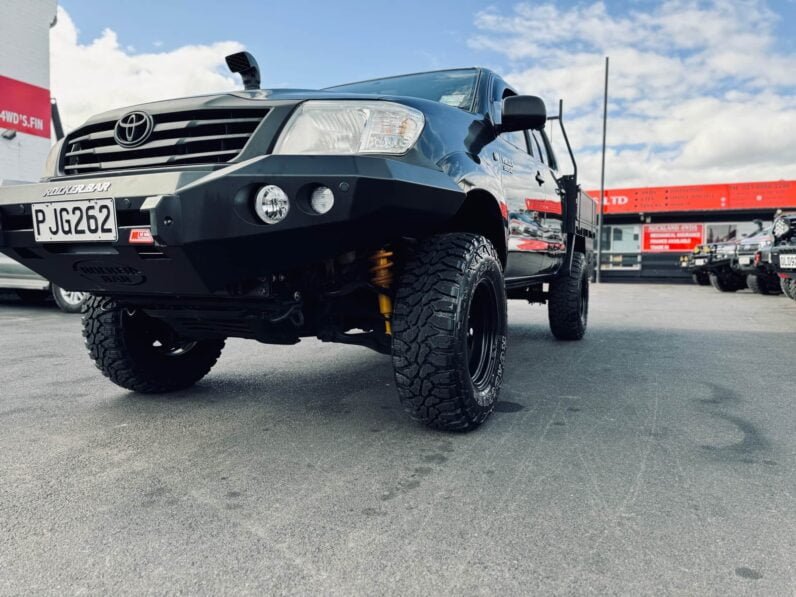 
								2005 Toyota Hilux full									