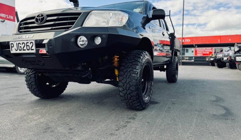 
								2005 Toyota Hilux full									