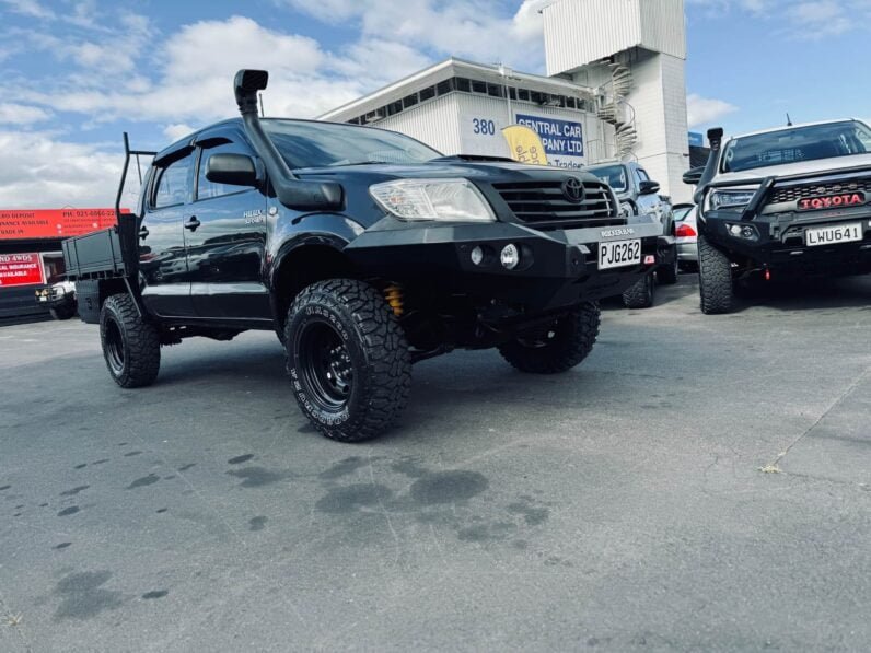 
								2005 Toyota Hilux full									