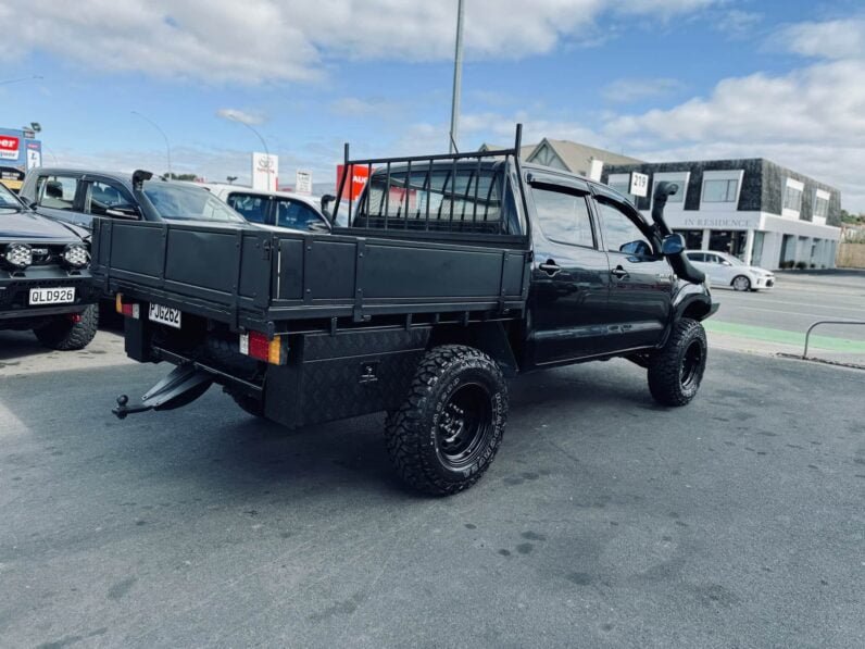 
								2005 Toyota Hilux full									